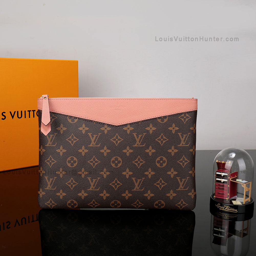 Louis Vuitton Daily Pouch M64590